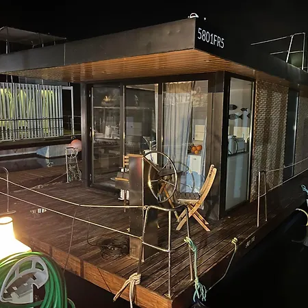 Πλωτό κατάλυμα Barco Casa Marina *