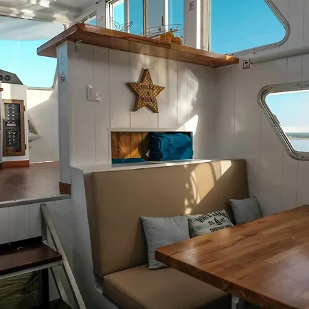 Barco Casa Marina Πλωτό κατάλυμα *